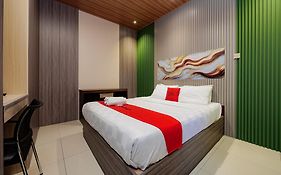 RedDoorz near Exit Toll Bogor
